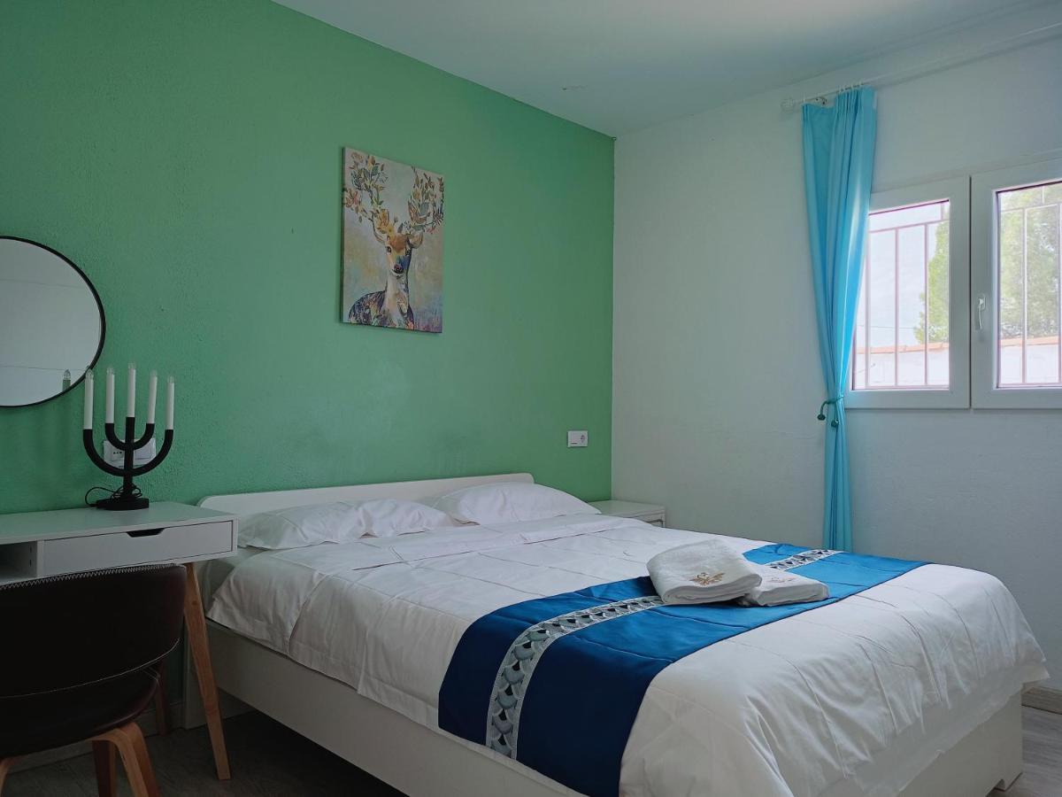 Large Yard, Large Lawn, Independent Holiday home Lliria