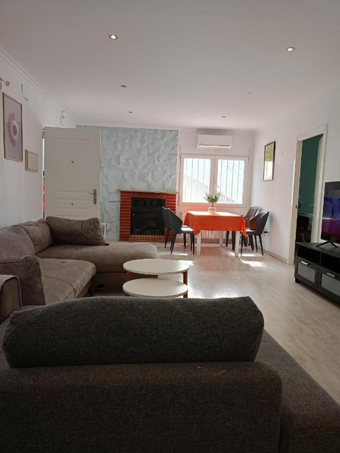 Large Yard, Large Lawn, Independent Holiday home *