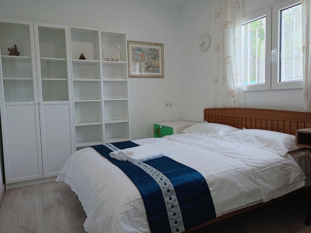 Large Yard, Large Lawn, Independent Vakantiehuis *