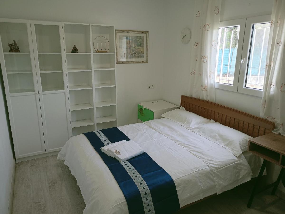 Large Yard, Large Lawn, Independent Holiday home Lliria