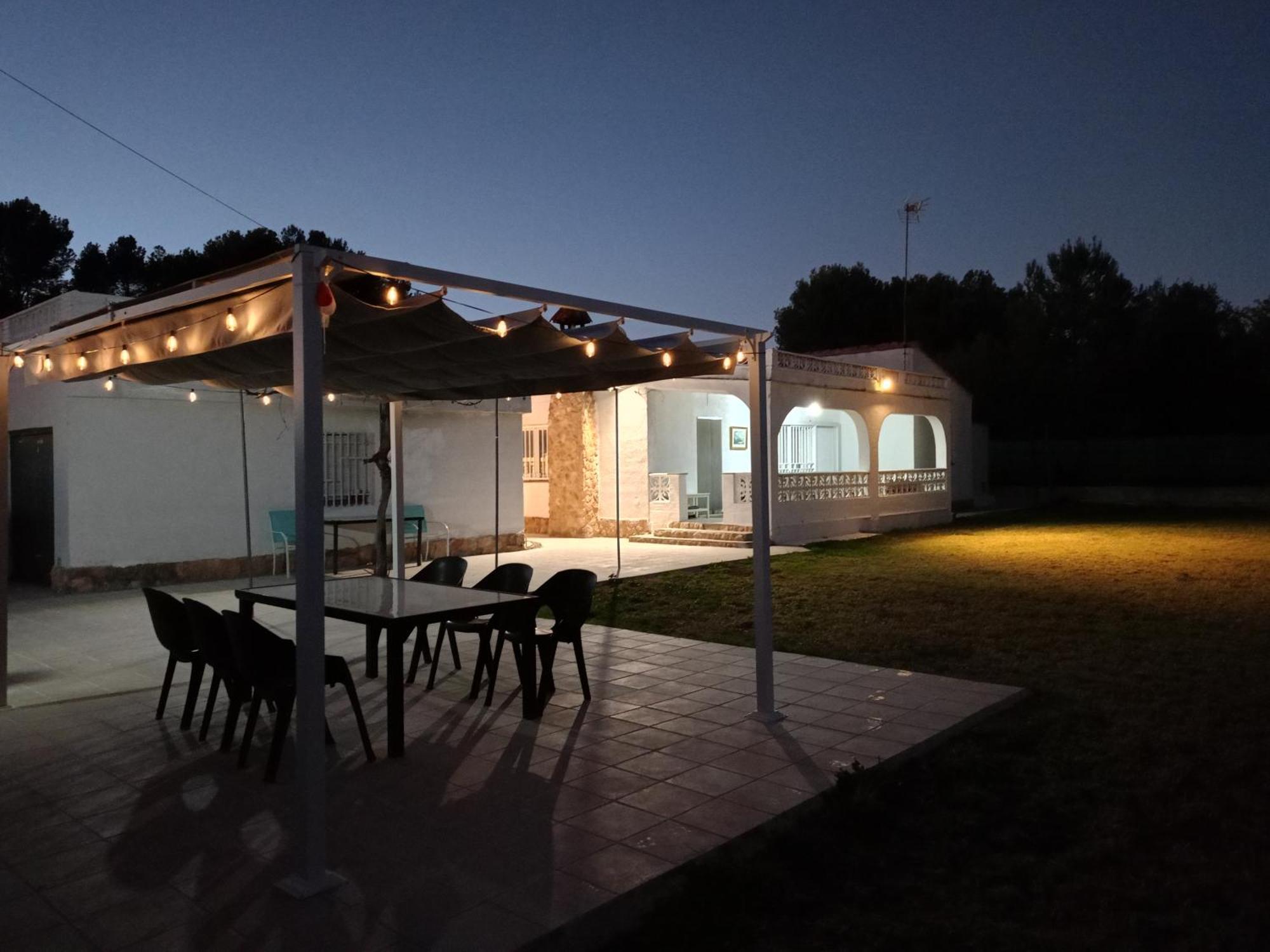 Large Yard, Large Lawn, Independent Vakantiehuis *