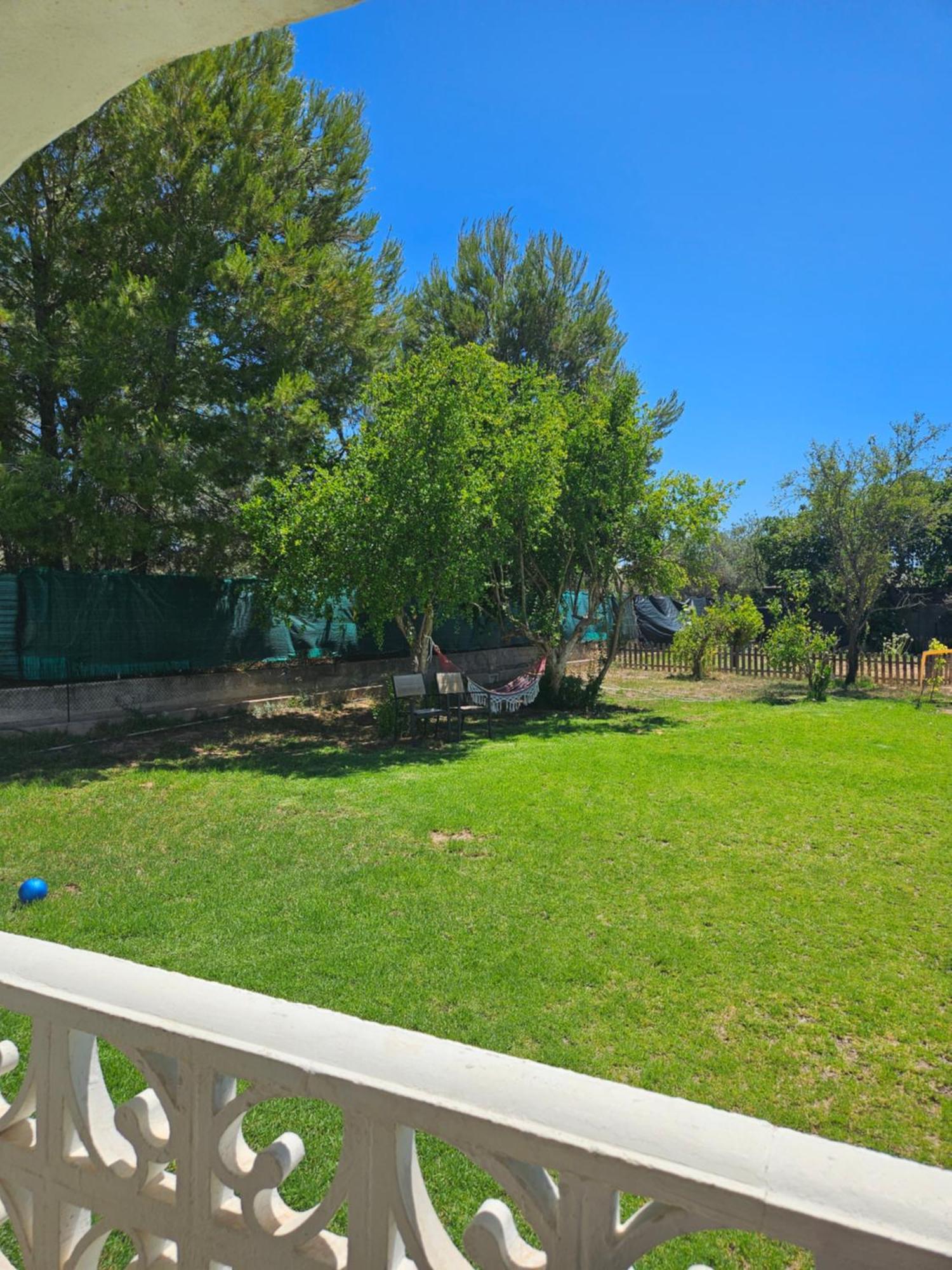Large Yard, Large Lawn, Independent